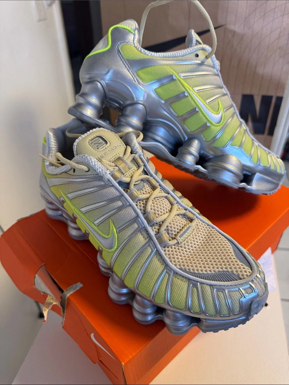 NEW Nike WOMAN Shox Low-Top Sneakers in Silver and Lime